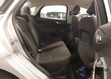 2016 Ford Focus Se z USA, uszkodzony, nr VIN 1FADP3F2XGL361080